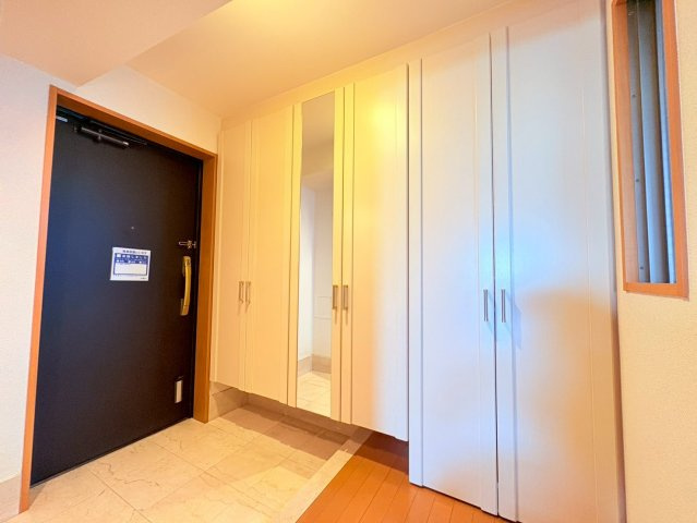 ライオンズマンション二条駅前の玄関