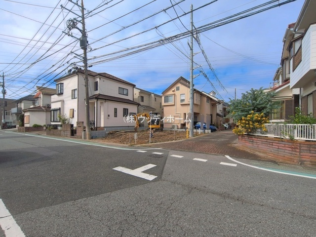 越谷市宮本町18期　新築一戸建ての前面道路含む現地写真