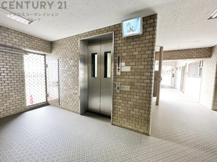宝塚市立末成小学校まで徒歩約2分と非常に近く、子育て家族におススメの物件です。
