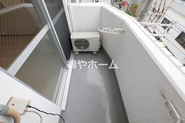 S-FORT大今里西のバルコニー|外からの目が気にならないバルコニーで洗濯物が干せます
