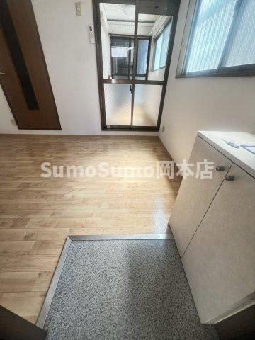 パープル本山の玄関|収納もある玄関です