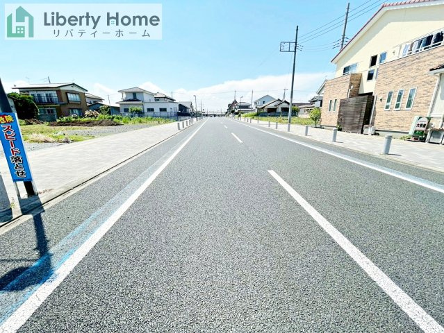 大洗町磯浜町5期　新築戸建の前面道路含む現地写真