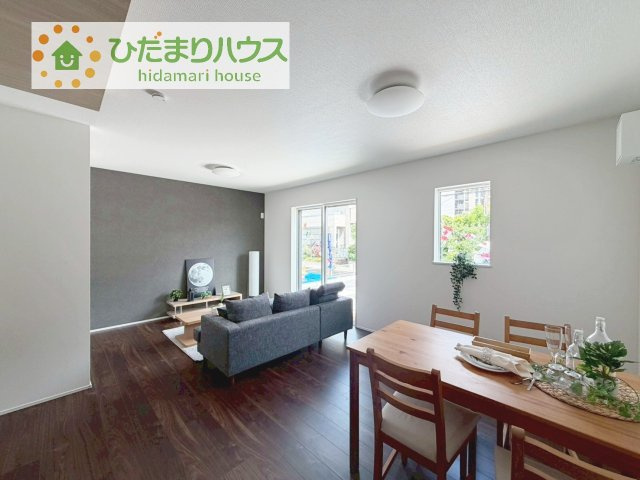 【居間・リビング】 | 我孫子市台田1丁目25-1期　新築戸建　1号棟 | リビングの大きな窓からは、暖かな日の光が降り注ぎます・・・