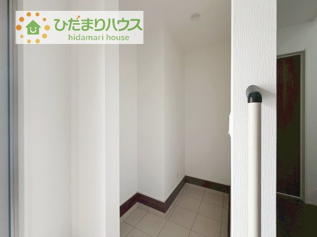 【収納】 | 我孫子市台田1丁目25-1期　新築戸建　1号棟 | シューズクロークは、レインコートやベビーカー、ゴルフバッグなど大きな荷物を置けるので、
いつでも玄関を綺麗に保てます(*^-^*)