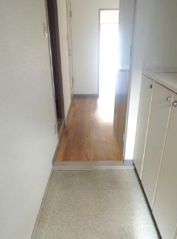 山口ビルの玄関