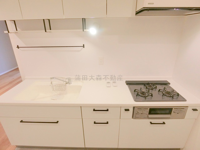 ブルーノコート蒲田のキッチン|3口ガスシステムキッチン
