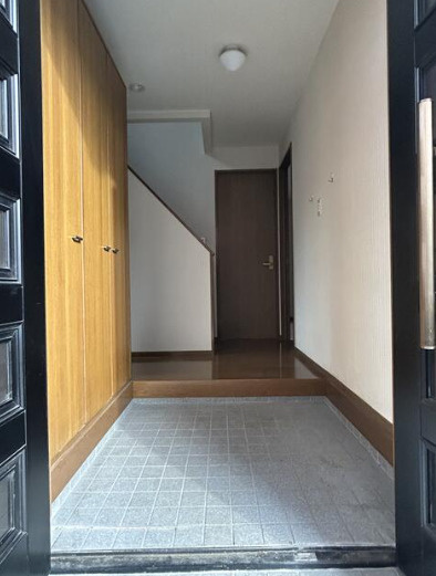 厚木市小野　中古戸建の玄関