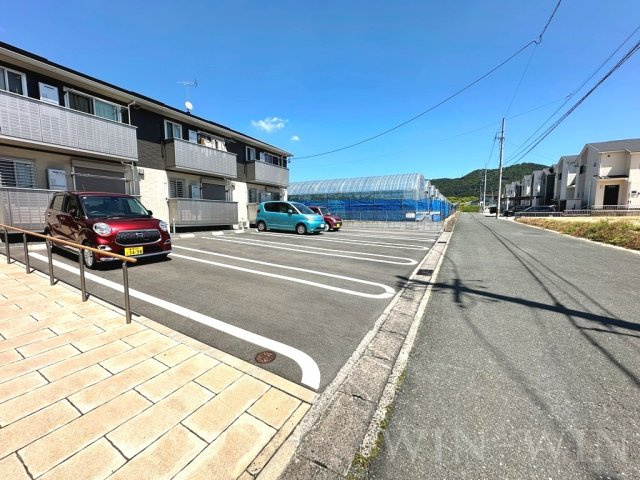 アぺーゴ Bの駐車場