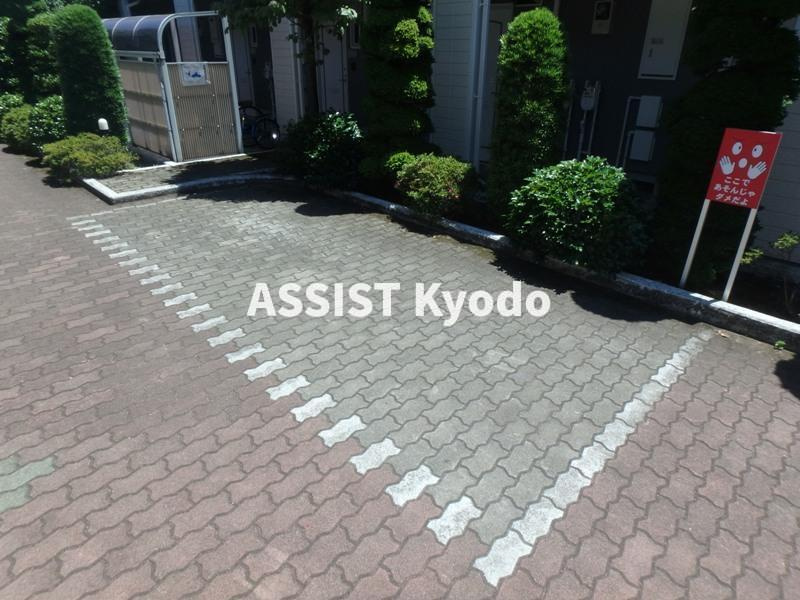 ビューラーマロンD棟の駐車場
