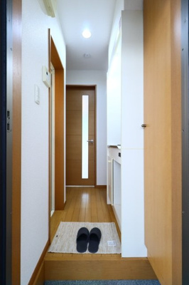 【玄関】 | シャンテ赤塚新町 | 家具・小物はイメージです