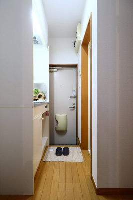 【玄関】 | シャンテ赤塚新町 | 家具・小物はイメージです