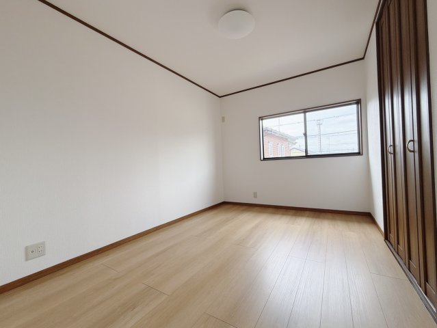 【中古戸建】伊勢崎市連取町の洋室|■2階洋室｜子供部屋のメリットは「自立心を養うことができる」「自分で整理整頓できるようになる」そして、お子様が成長した際には「プライバシーを確保できる」といい事だらけ♪