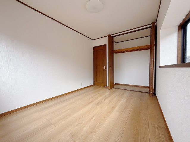 【中古戸建】伊勢崎市連取町の洋室|■2階洋室｜2階各居室には収納をご用意しています♪常にお部屋を綺麗に保てます！小さなお子様も自然とお片付けができるようになるのでうれしいですよね！
