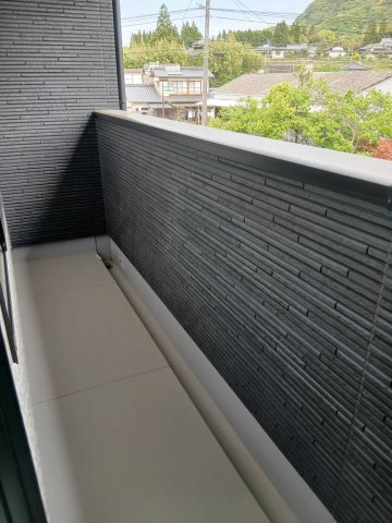 玉東ミッタウンのバルコニー|外からの目が気にならないバルコニーで洗濯物が干せます
