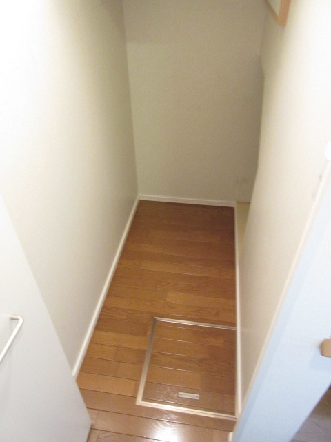 メゾンクレールの内装|★階段下収納★