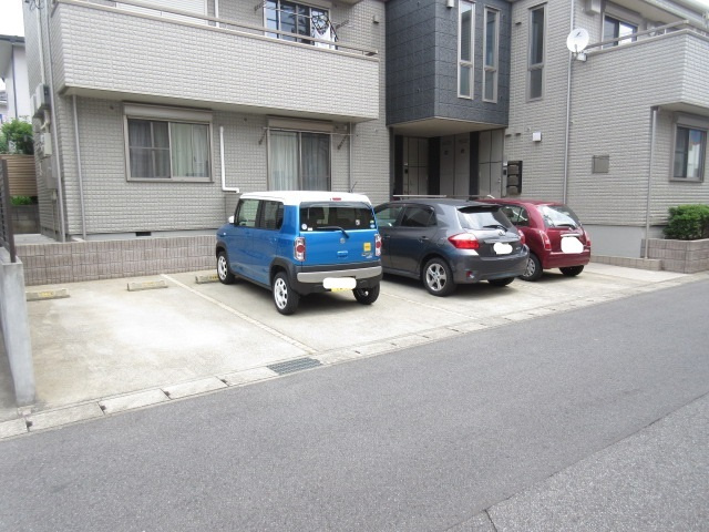 メゾンクレールの駐車場|★敷地内駐車場★