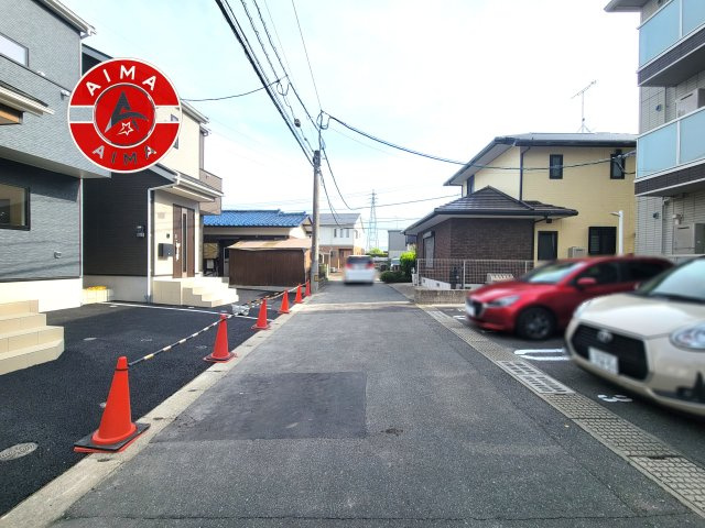 糟屋郡粕屋町阿恵第1-2棟（2号棟）の外観|前面道路含む現地の写真です。
