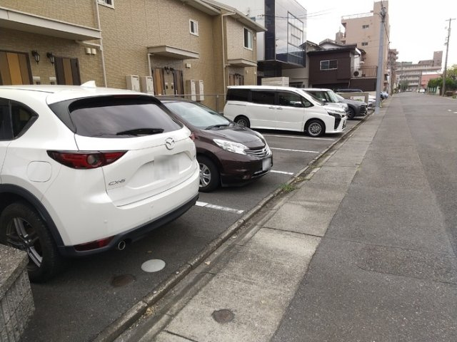 オンディーヌの駐車場