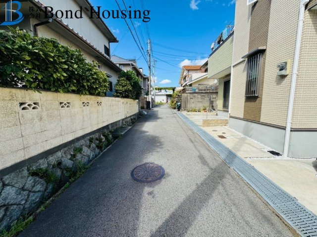 「長期優良住宅」「太陽光パネル搭載」上高丸全2棟1号棟の前面道路含む現地写真