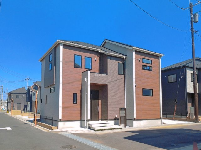入間郡三芳町大字北永井の新築一戸建の外観|2026年8月撮影　
長く安心して暮らせる長期優良住宅！
大型分譲地内の整った街並みに建つ新築一戸建て 全18棟！
資料請求やご見学などお気軽にお問い合わせください。