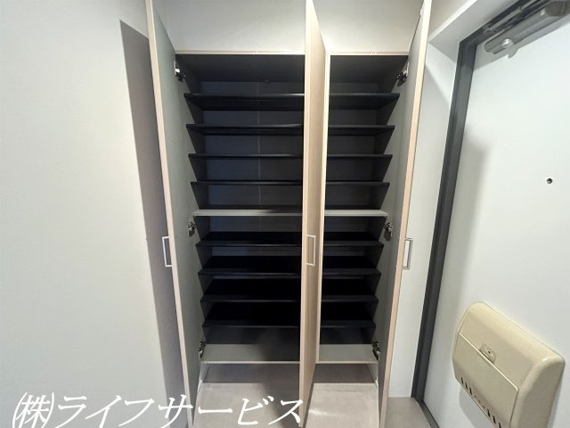 【玄関】 | ユニ・アルス新大阪ウエスト | 玄関／天井高のシューズボックス有
