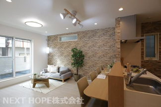 【居間・リビング】 | 西淀川区野里２丁目中古戸建 | LDKは約１４帖です♪ご家族の癒しの空間です！ぜひ現地で素敵な室内をご見学ください！お気軽にネクストホープ不動産までお問い合わせを！！