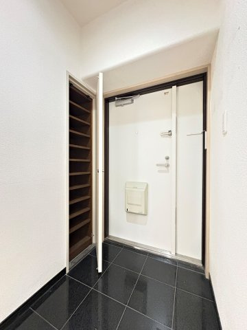 シャルム綾瀬の玄関