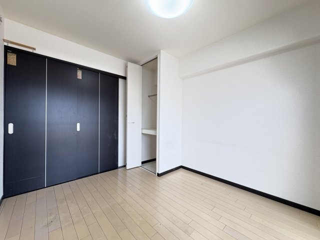 シャルム綾瀬の洋室