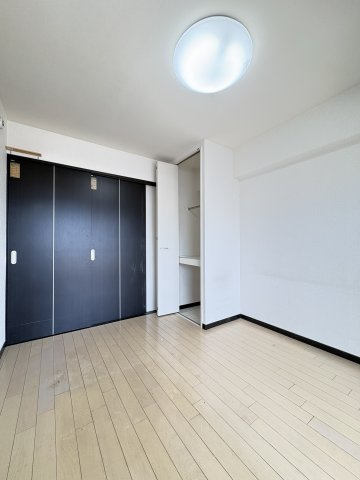 シャルム綾瀬の洋室