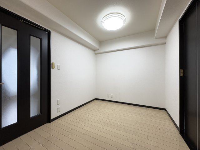シャルム綾瀬の洋室
