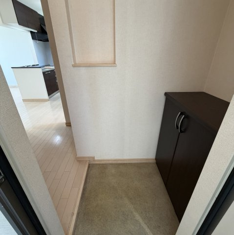 フォーライフ・サカエ（Ｆｏｒ・Lｉｆｅ・Ｓａｋａｅ）Aの玄関|明るい玄関です