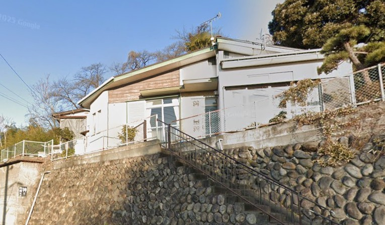 富士山下駅前高台の家