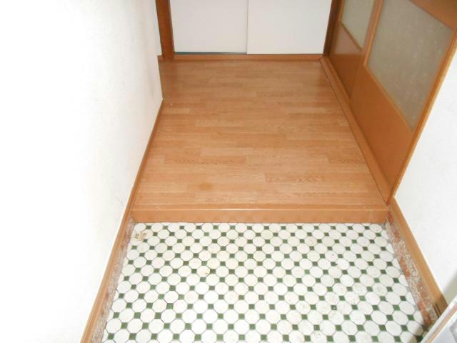 まりもハイツ（愛国東）の玄関