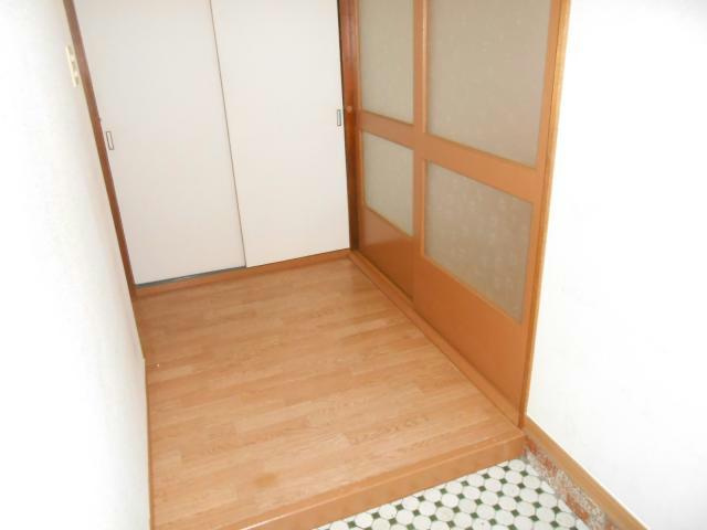 まりもハイツ（愛国東）の玄関
