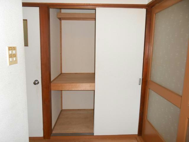 まりもハイツ（愛国東）の玄関