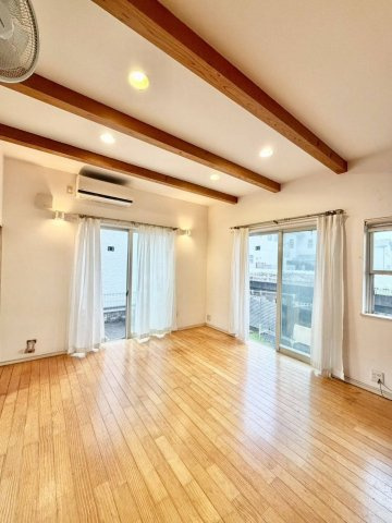 和歌山市栄谷　中古戸建の居間・リビング