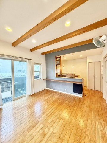 和歌山市栄谷　中古戸建の居間・リビング