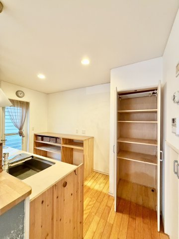 和歌山市栄谷　中古戸建のキッチン|パントリー付