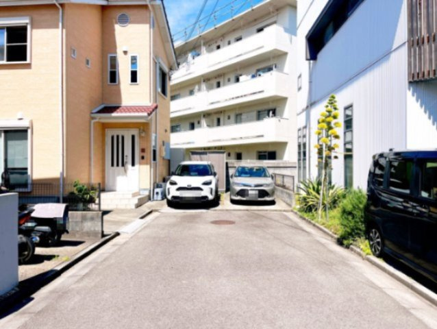和歌山市栄谷　中古戸建の駐車場|並列で２台駐車出来ます