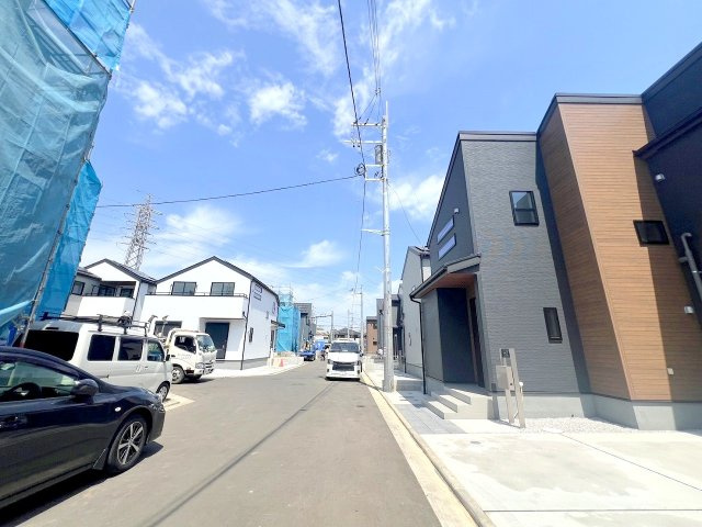 立川市西砂町　全15棟　新築戸建ての前面道路含む現地写真