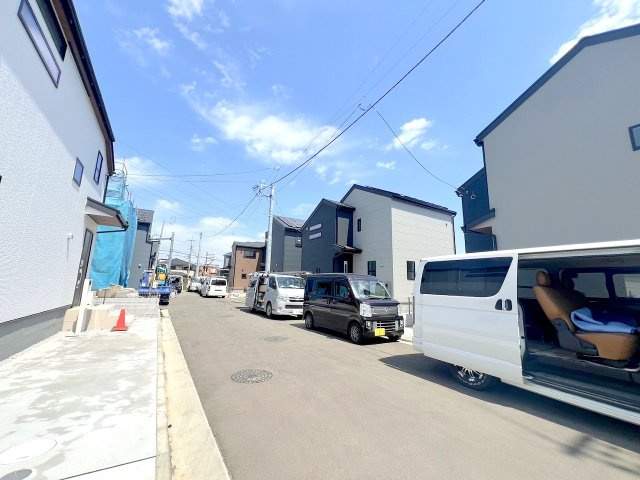 立川市西砂町　全15棟　新築戸建ての前面道路含む現地写真