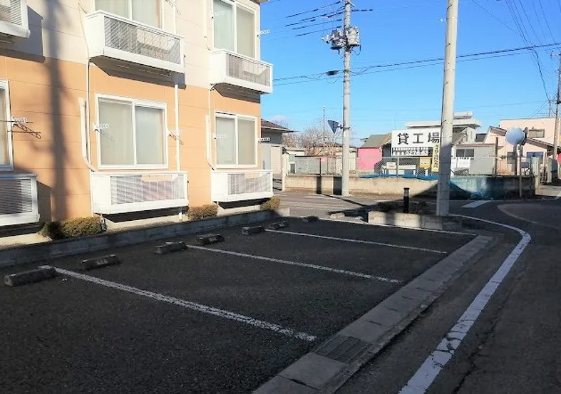 レオパレスアルファの駐車場