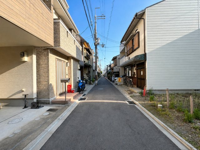 西ノ京内畑町　建築条件無土地の前面道路含む現地写真