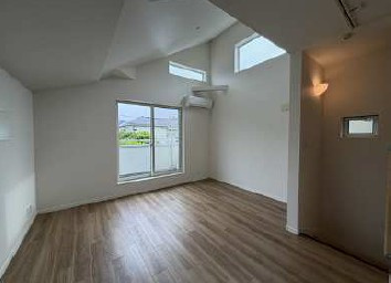 中野区鷺宮4丁目　中古戸建の居間・リビング|現地ご見学希望・資料請求などお気軽にお問い合わせ下さい！
03-5990-5201