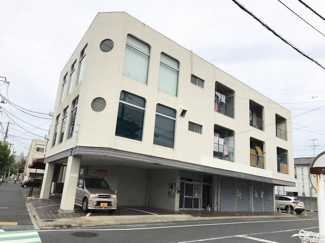 周南市東山町のビルの外観