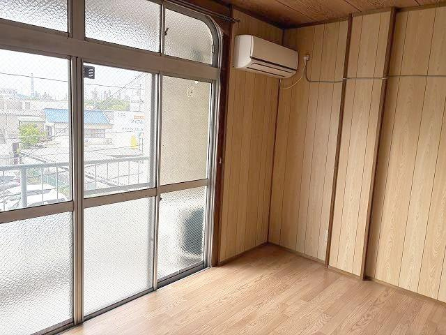 東山ビルの洋室