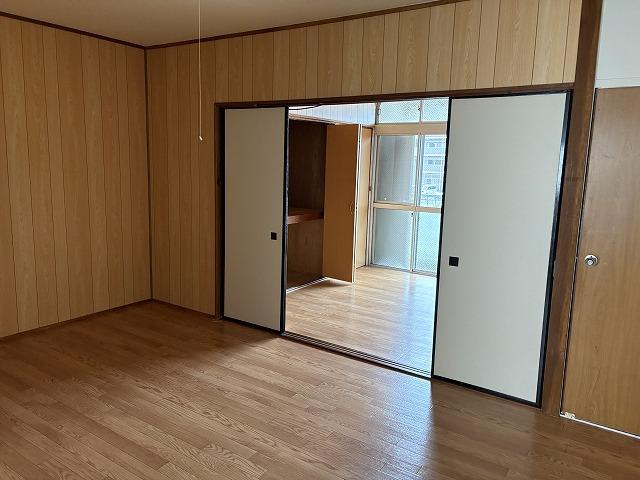 東山ビルの洋室