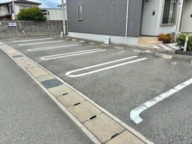 タップ　アルファBの駐車場