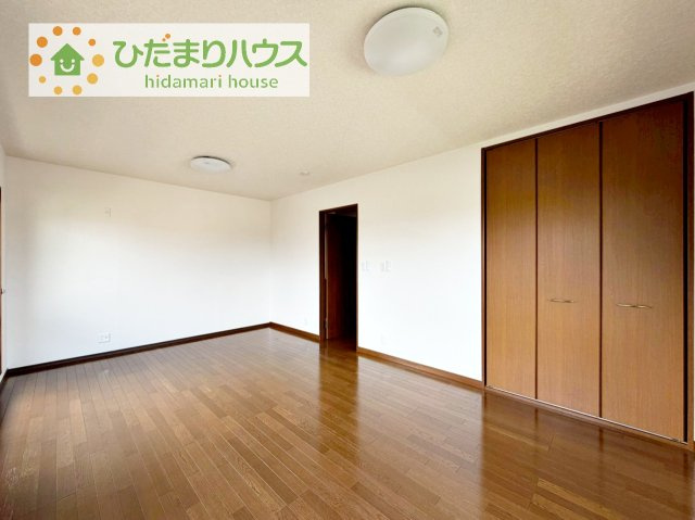 【寝室】 | 下妻市小島　中古戸建 | ゆとりのある主寝室！ご家族全員で寝れちゃいます♪