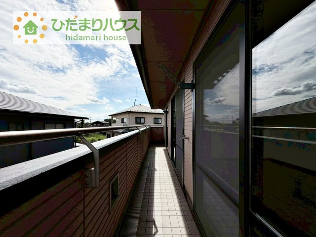 【バルコニー】 | 下妻市小島　中古戸建 | 広々としたバルコニー。お洗濯物もぜーんぶ干せちゃいます！！